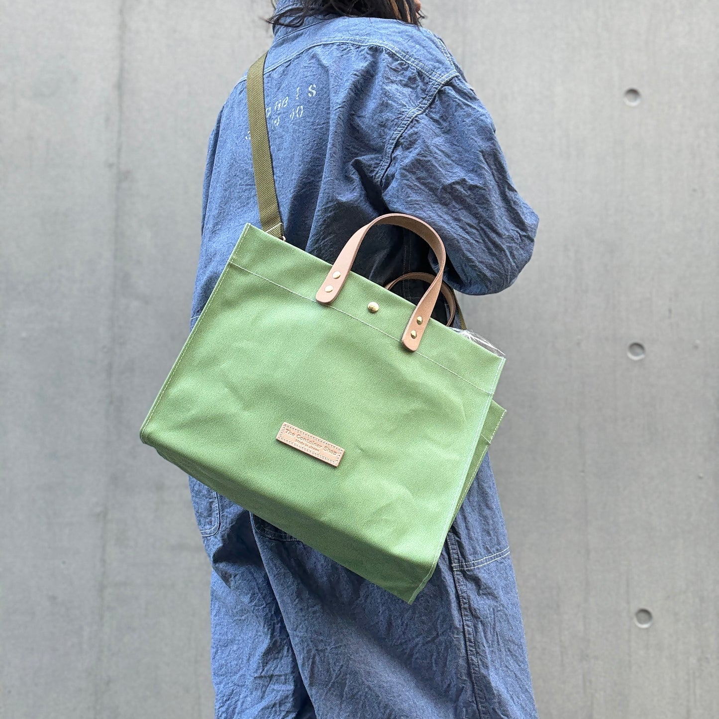 "Lightweight and wipeable" Coated PVC (Rectangle L) BLACK