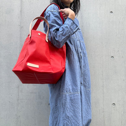 「軽くて拭ける」Coated PVC（SQL）SCARLET