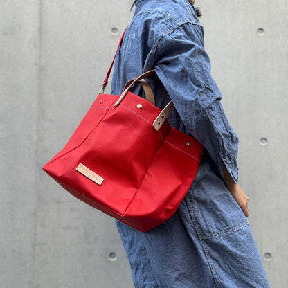 「軽くて拭ける」Coated PVC（SQL）SCARLET