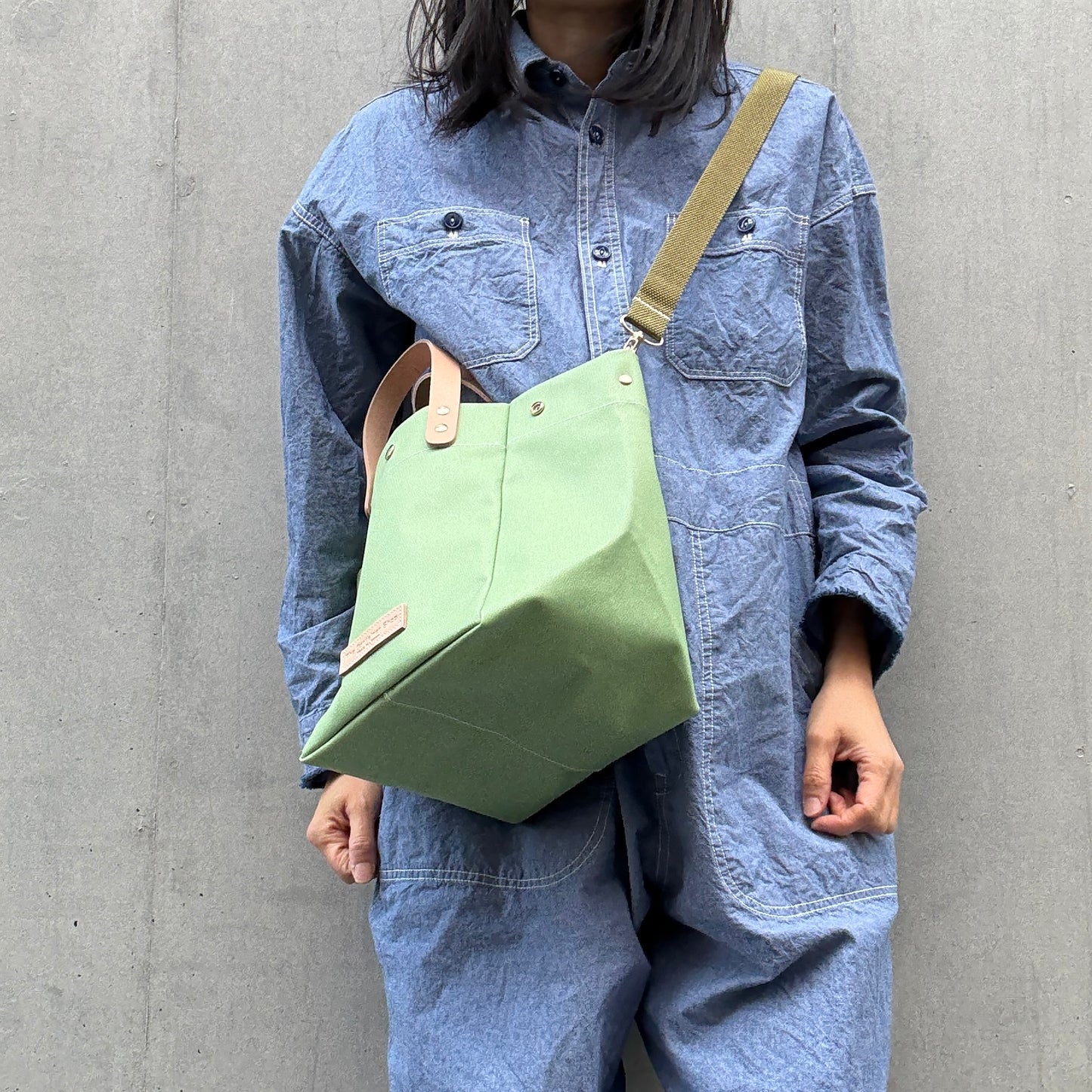 "Lightweight and easy to wipe" Coated PVC (SQ) MILK TEA