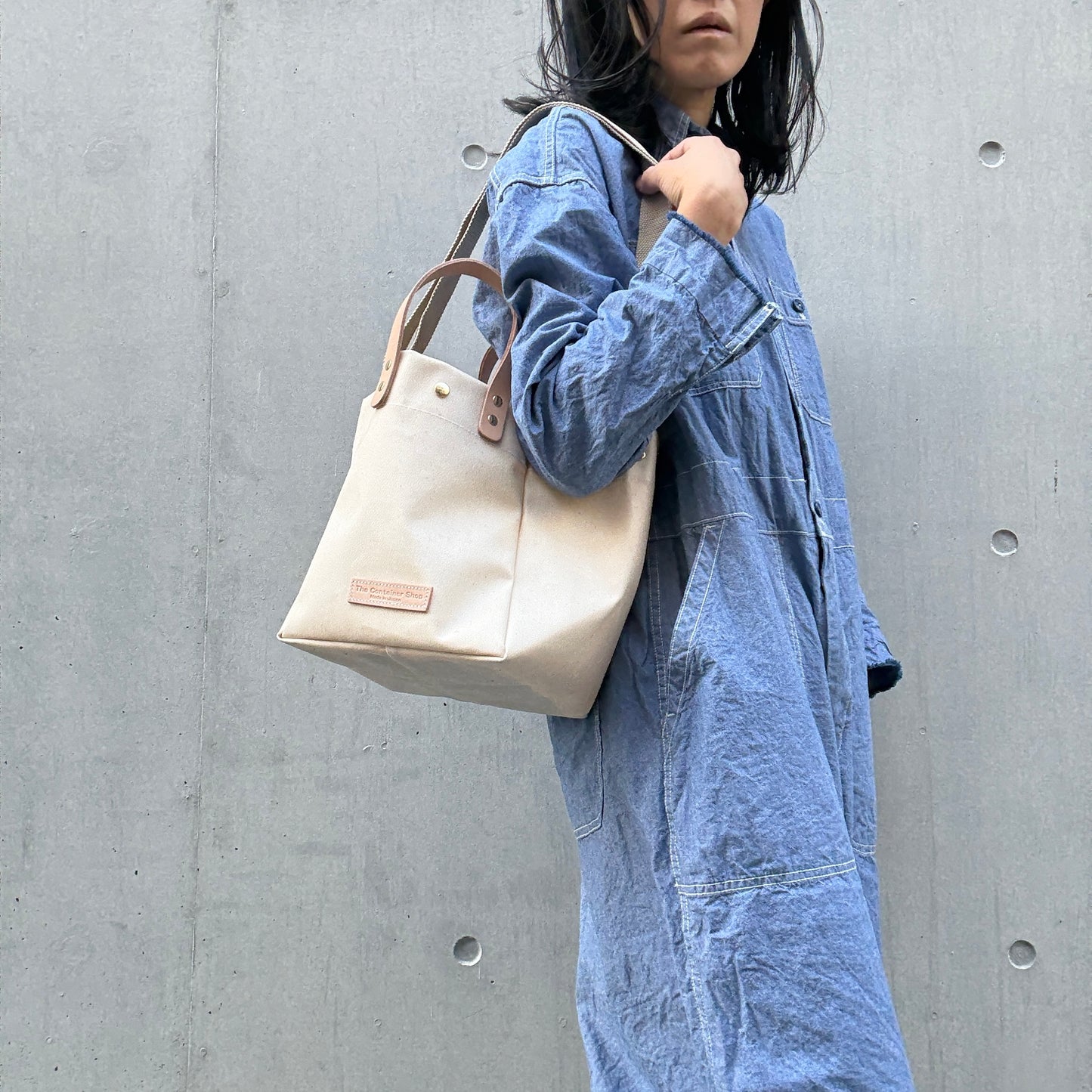 "Lightweight and wipeable" Coated PVC (SQ) IVORY