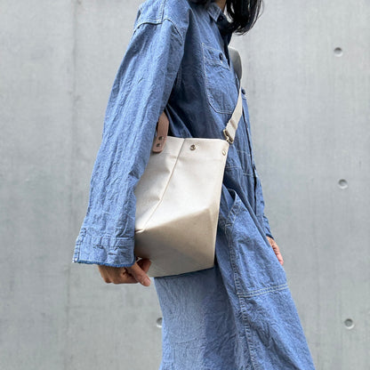 「軽くて拭ける」Coated PVC（SQL）IVORY