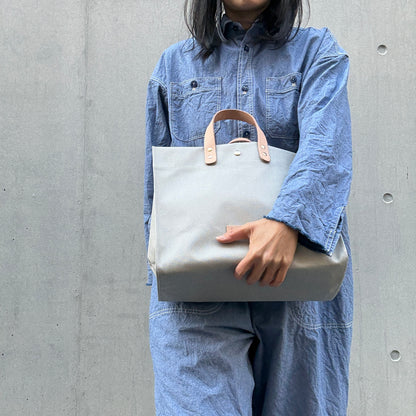 "Lightweight and easy to wipe" Coated PVC (Rectangle L) MILK TEA