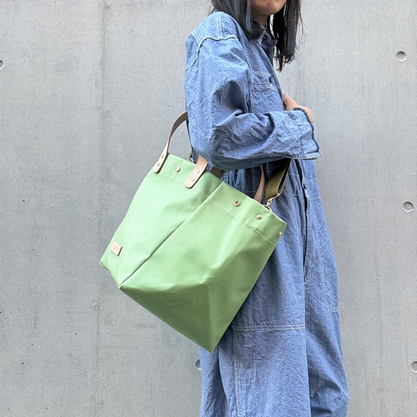 「軽くて拭ける」Coated PVC（SQL）PEAGREEN