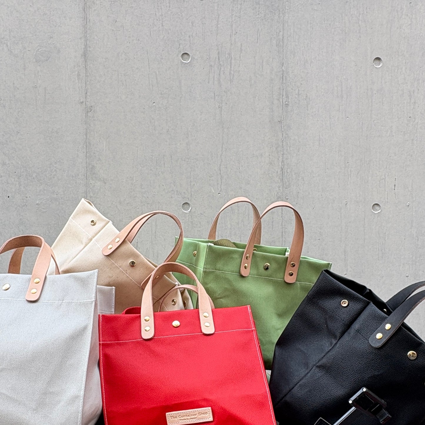 「軽くて拭ける」Coated PVC（SQL）PEAGREEN