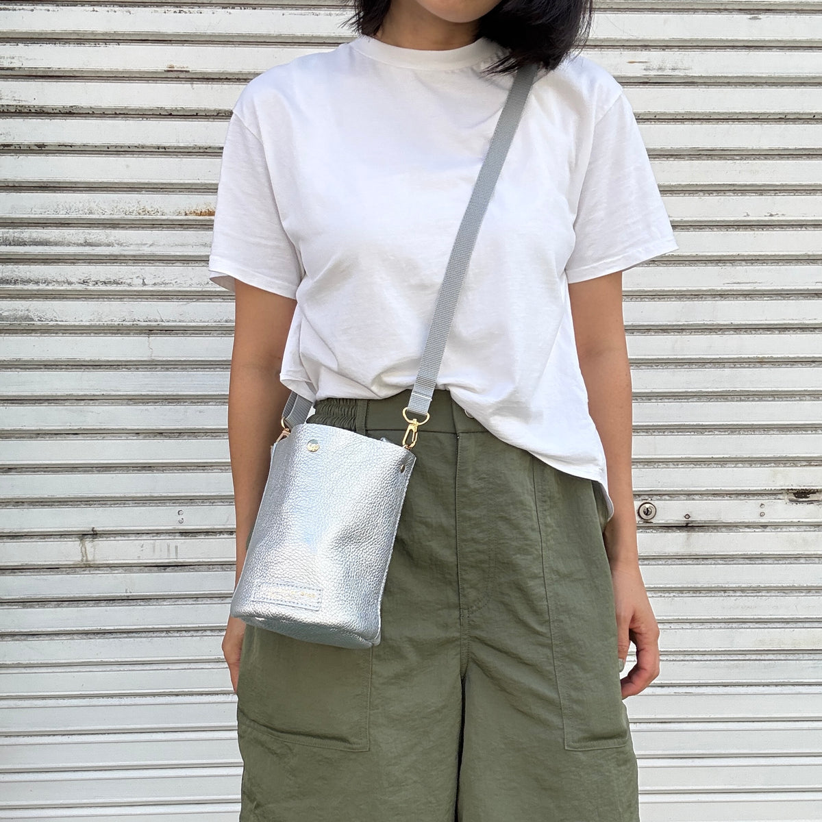 10月中旬発送🚚＜受注販売スタート＞Cow Leather（肩がけできるワンショルダー）METHERIC ARGENTO