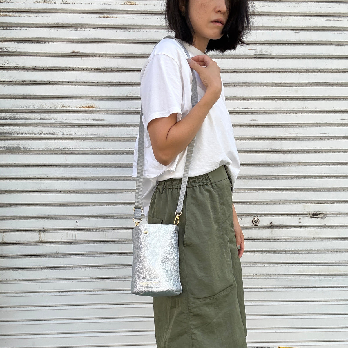 10月中旬発送🚚＜受注販売スタート＞Cow Leather（肩がけできるワンショルダー）METHERIC ARGENTO