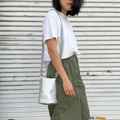 10月中旬発送🚚＜受注販売スタート＞Cow Leather（肩がけできるワンショルダー）METHERIC ARGENTO