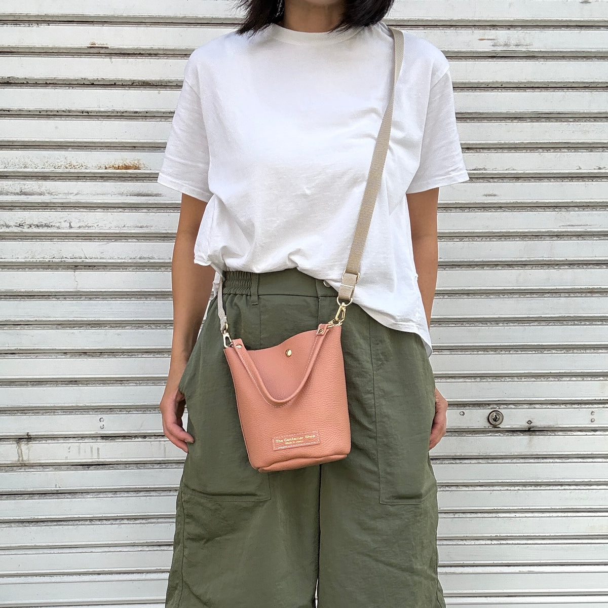 10月中旬発送🚚＜受注販売スタート＞Cow Leather（肩がけできるワンショルダー）FLAMINGO PINK