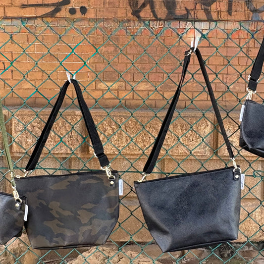 「軽くて拭ける」Coated PVC（POCHETTE M) Camouflage