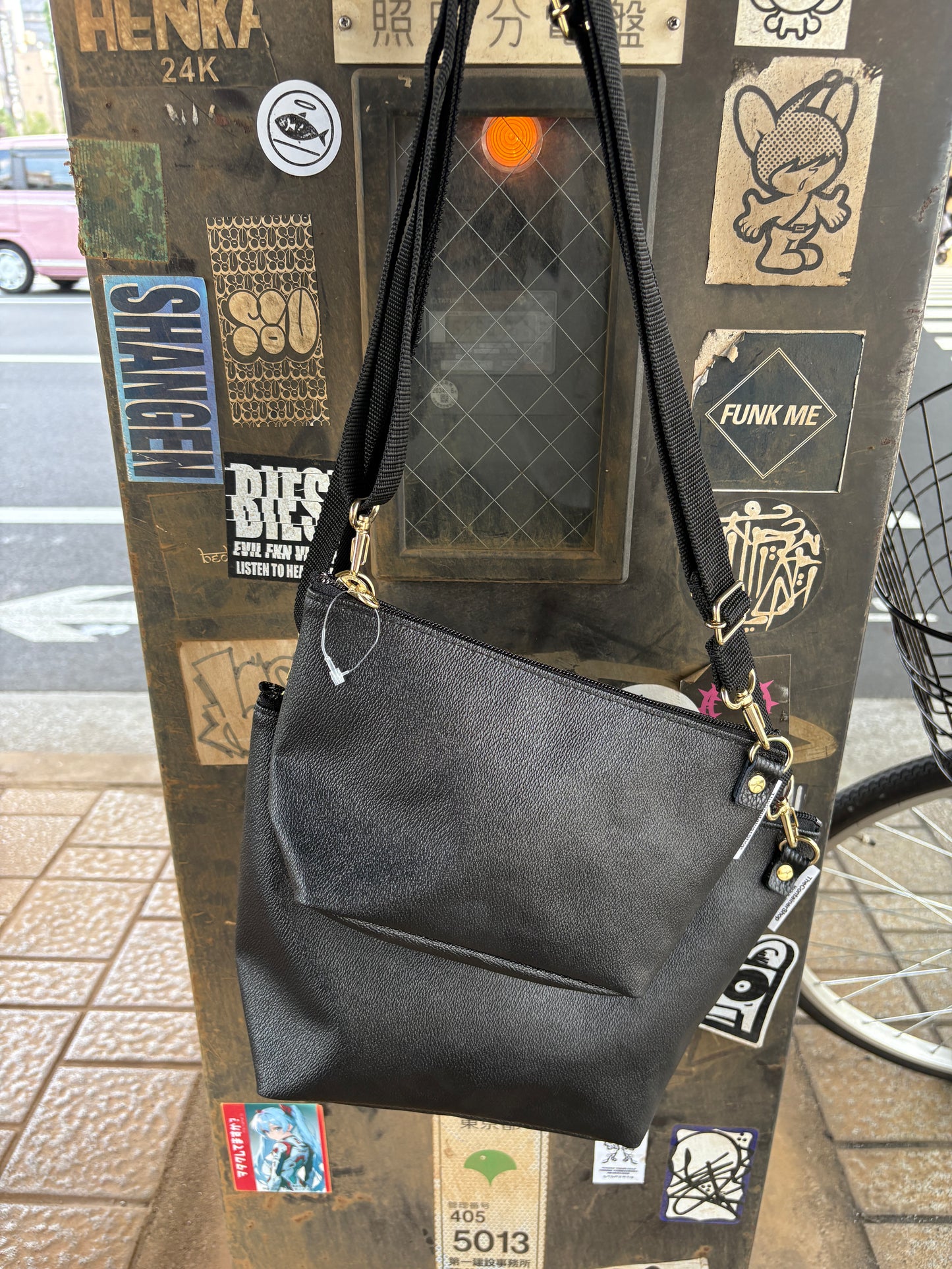 「軽くて拭ける」Coated PVC Camouflage（POCHETTE S)