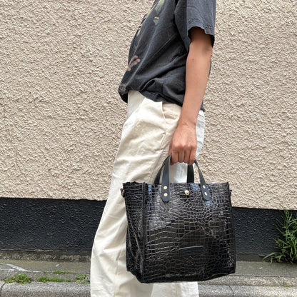 Limited stock) Early June Colored PVC (Leather Handle) Tote M / 🐊Crocodile Black
