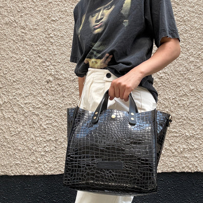 Limited stock) Early June Colored PVC (Leather Handle) Tote M / 🐊Crocodile Black