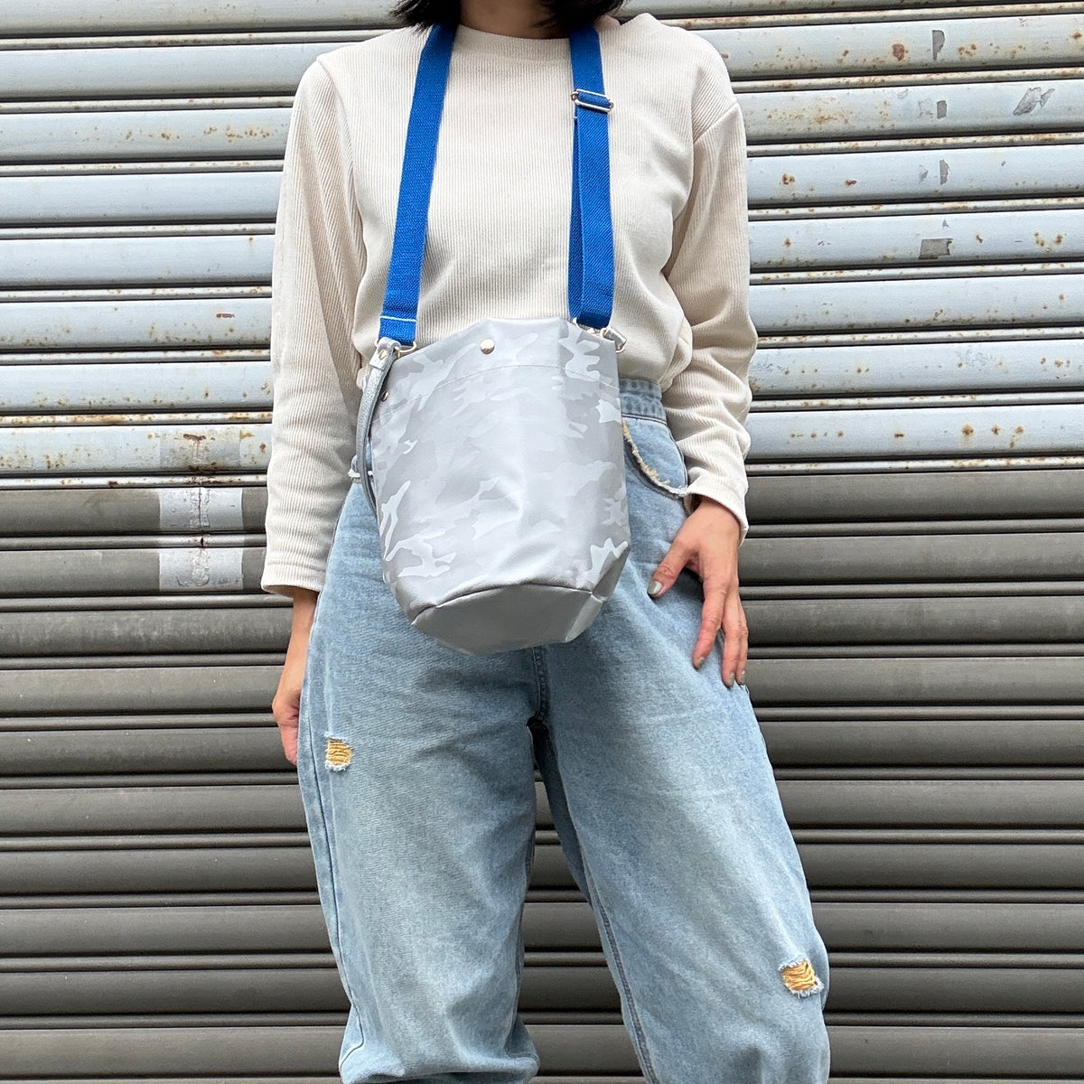 「耐久性に優れたスーパーファブリック」Tarpaulin（丸底ワンショルダーバッグ)カモフラージュ