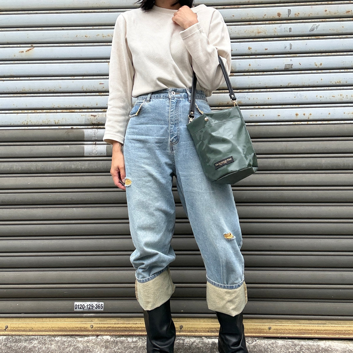 「耐久性に優れたスーパーファブリック」Tarpaulin（丸底ワンショルダーバッグ)カモフラージュ