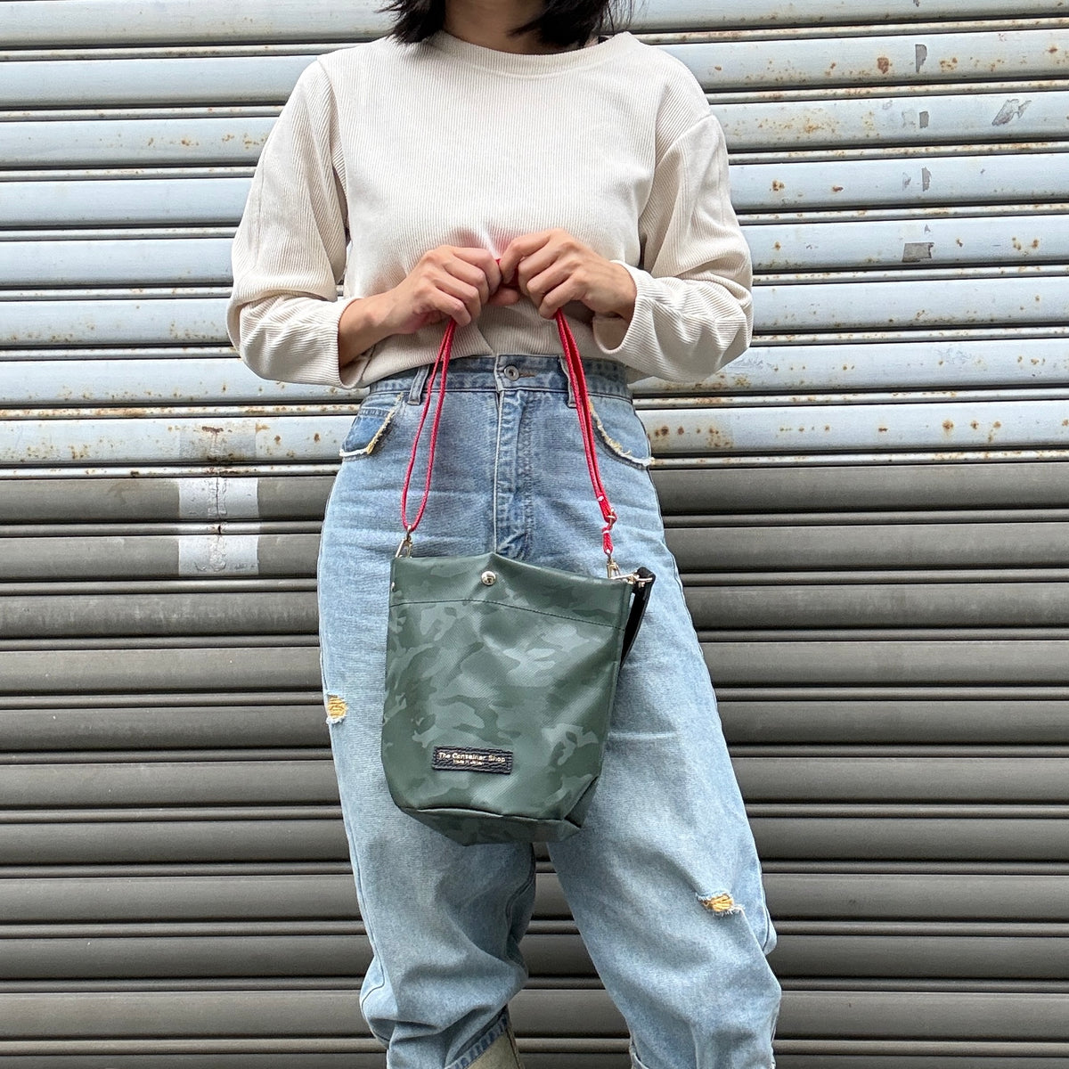 「耐久性に優れたスーパーファブリック」Tarpaulin（丸底ワンショルダーバッグ)カモフラージュ