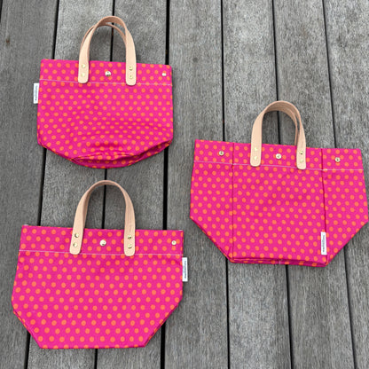 「軽くて拭ける」Coated PVC（丸底バッグ）Polka Dots