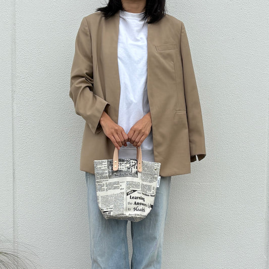 「軽くて拭ける」Coated PVC（丸底バッグ）Newspaper