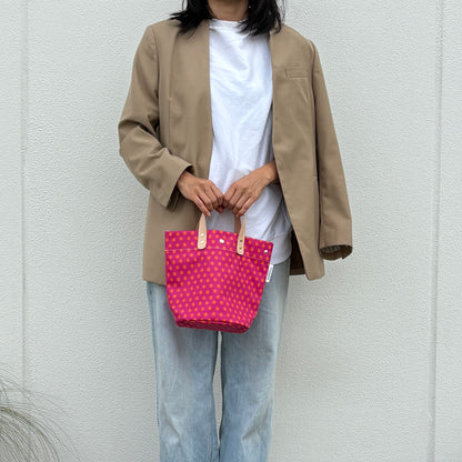「軽くて拭ける」Coated PVC（丸底バッグ）Polka Dots