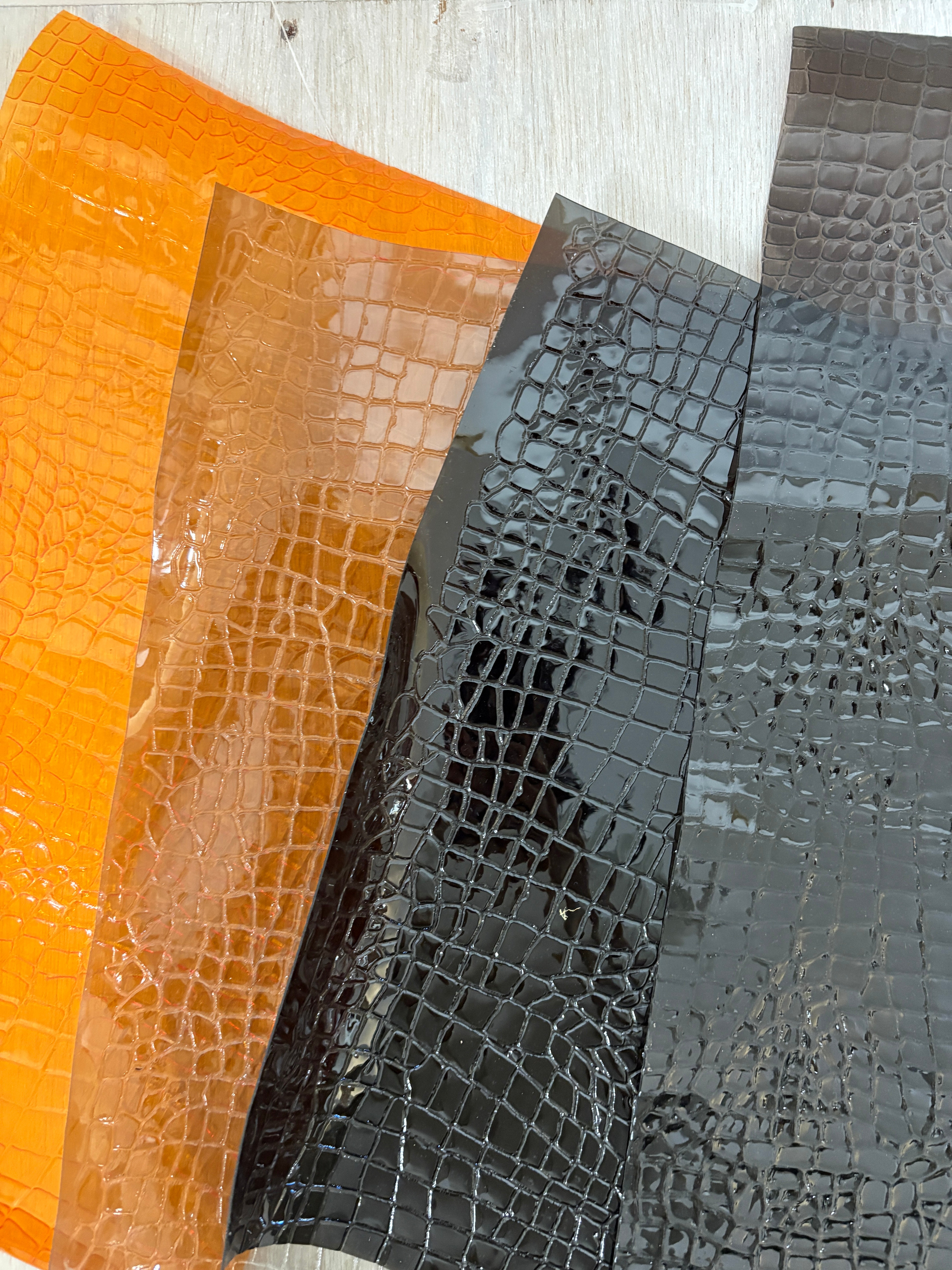 Colored PVC(LeatherHandle)ToteM/🐊Crocodile Black – TheContainerShop
