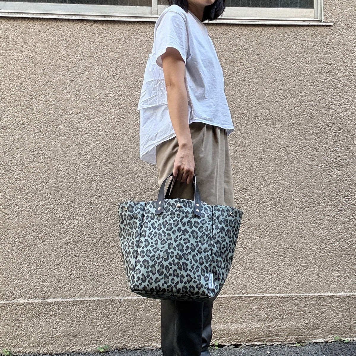 <2026年AW新先＞「軽くて拭ける」Coated PVC Leopard（SQL)