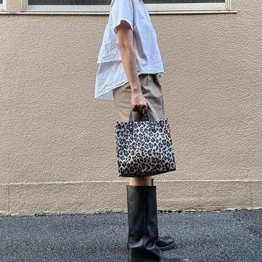 残わずか‼️＜2026年AW新作＞「軽くて拭ける」Coated PVC Leopard（Rectangle M)