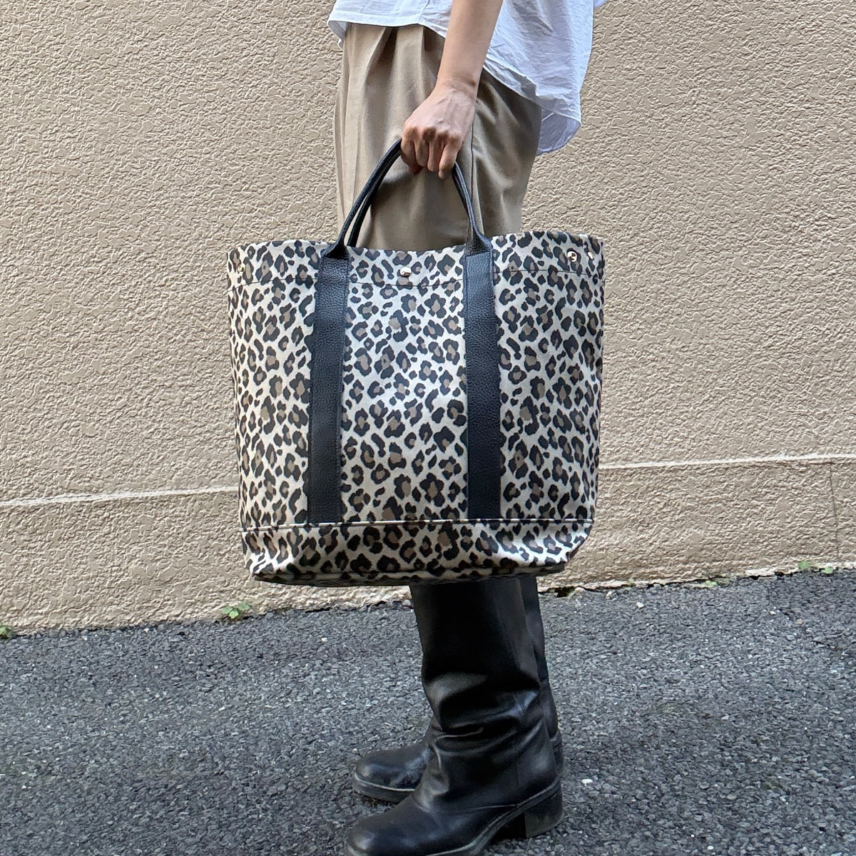 "Lightweight and wipeable" Coated PVC Camouflage (TOTE L)