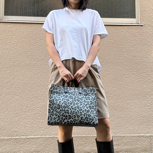 ＜2026年AW新作＞「軽くて拭ける」Coated PVC Loepard（Rectangle L)