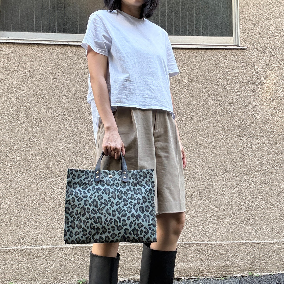 "Lightweight and wipe-clean" Coated PVC Leopard (Rectangle L)
