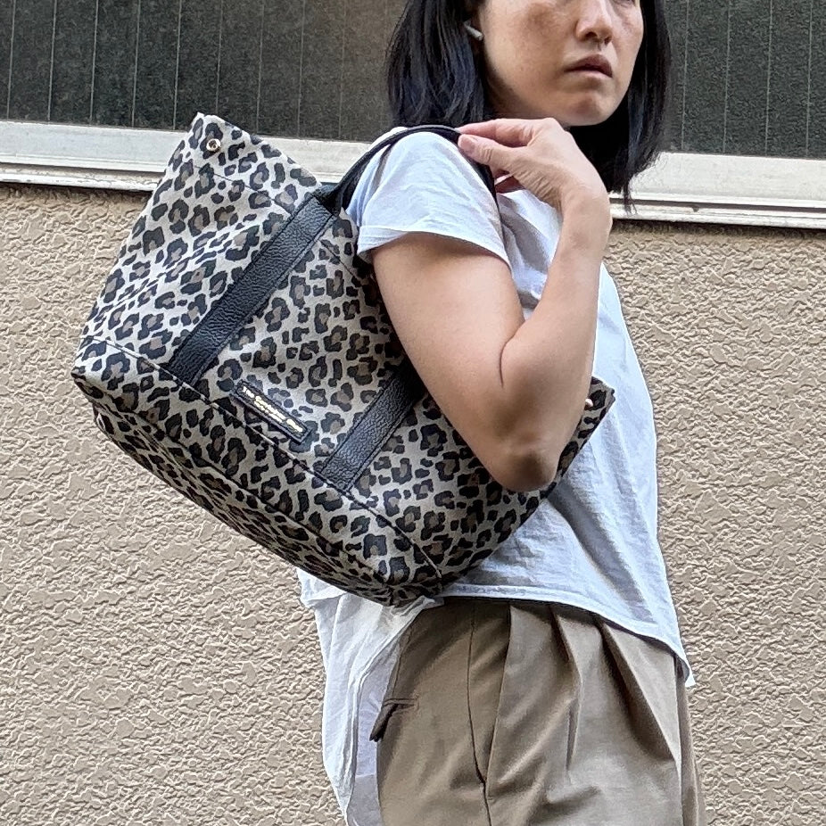 "Lightweight and Wipeable" Coated PVC Camouflage (TOTE M)