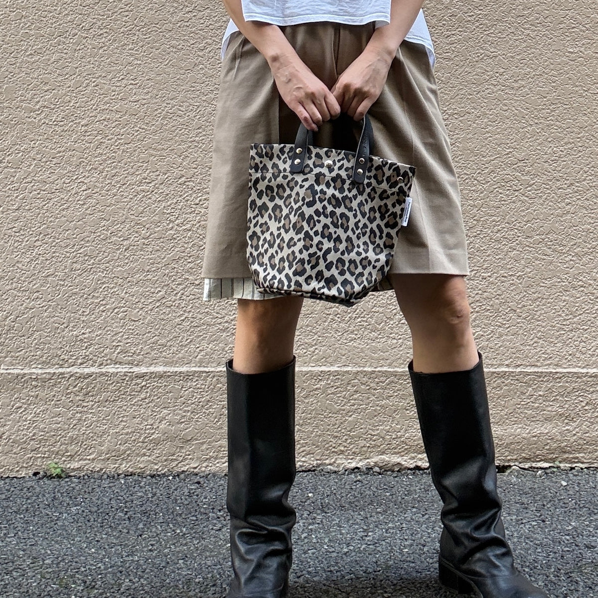 "Lightweight and Wipable" Coated PVC Camouflage (Round Bottom) B