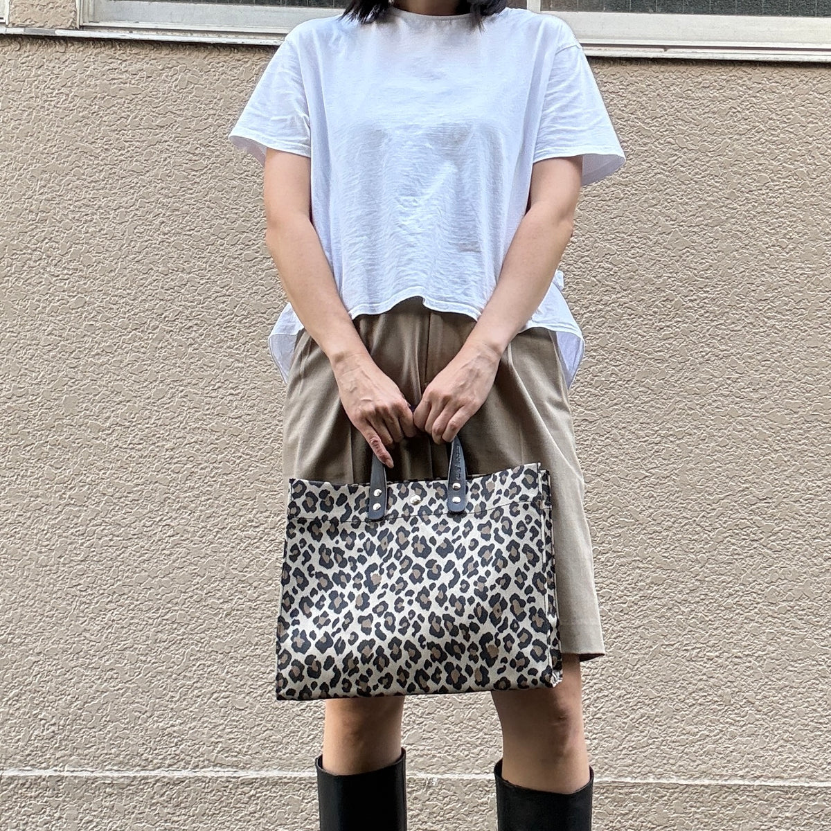 "Lightweight and wipe-clean" Coated PVC Leopard (Rectangle L)
