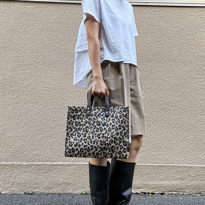 "Lightweight and wipe-clean" Coated PVC Leopard (Rectangle L)