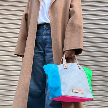 Comes with a multi-colored bag and a free pouch