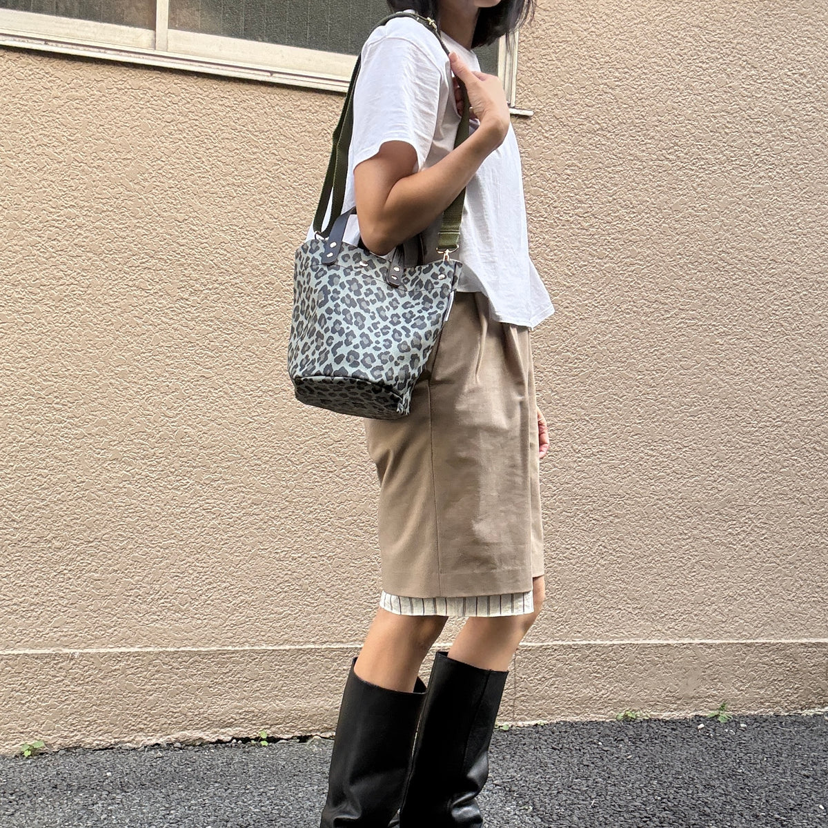 "Lightweight and Wipable" Coated PVC Camouflage (Round Bottom) B
