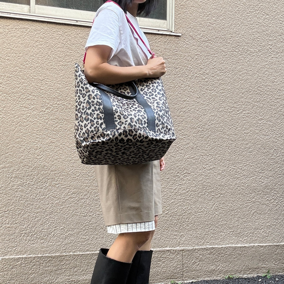 "Lightweight and wipeable" Coated PVC Camouflage (TOTE L)