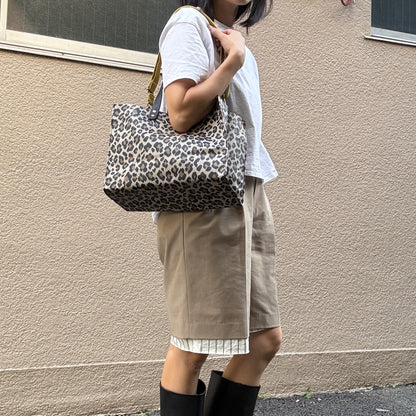 "Lightweight and wipe-clean" Coated PVC Leopard (Rectangle L)