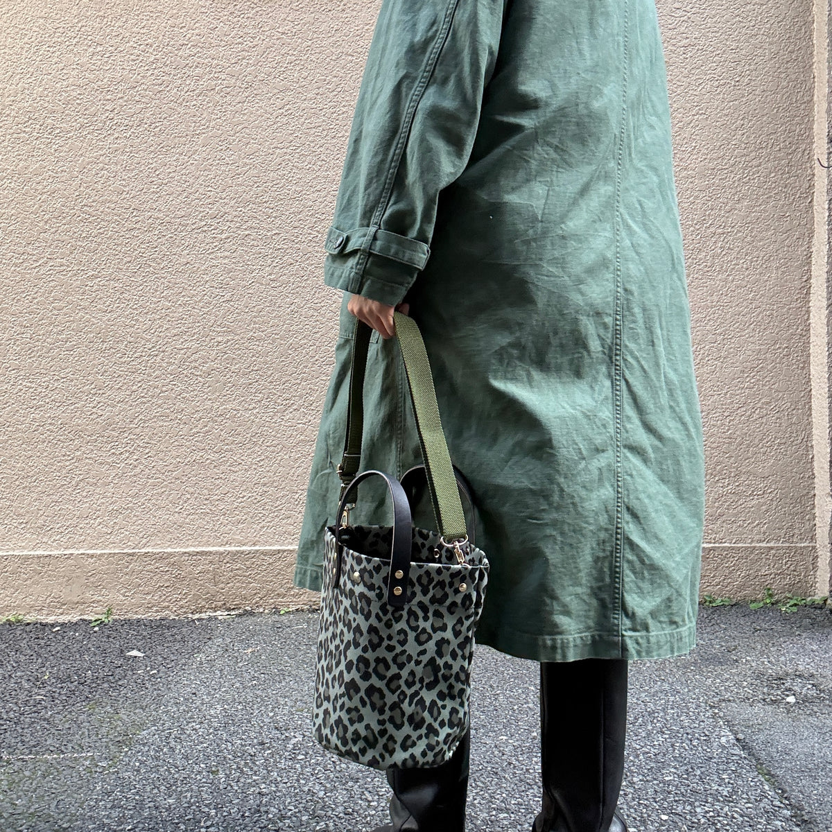 "Lightweight and Wipable" Coated PVC Camouflage (Round Bottom) B