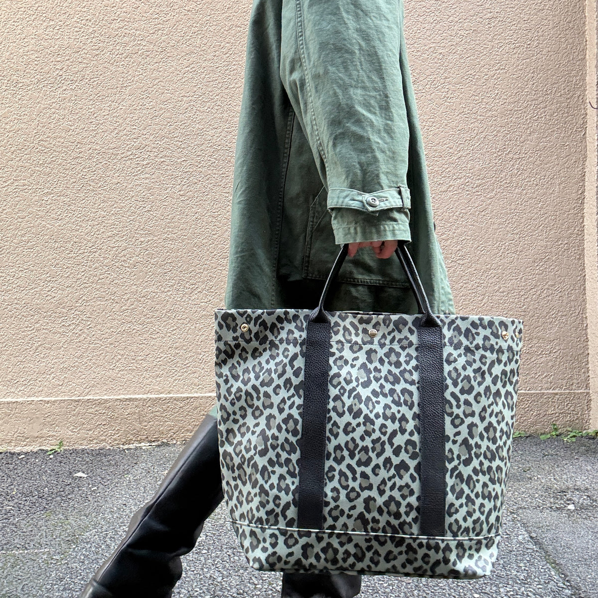 "Lightweight and wipeable" Coated PVC Camouflage (TOTE L)