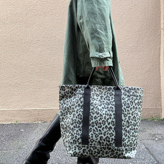 ＜2026年AW新作＞「軽くて拭ける」Coated PVC Loopard（TOTE L)