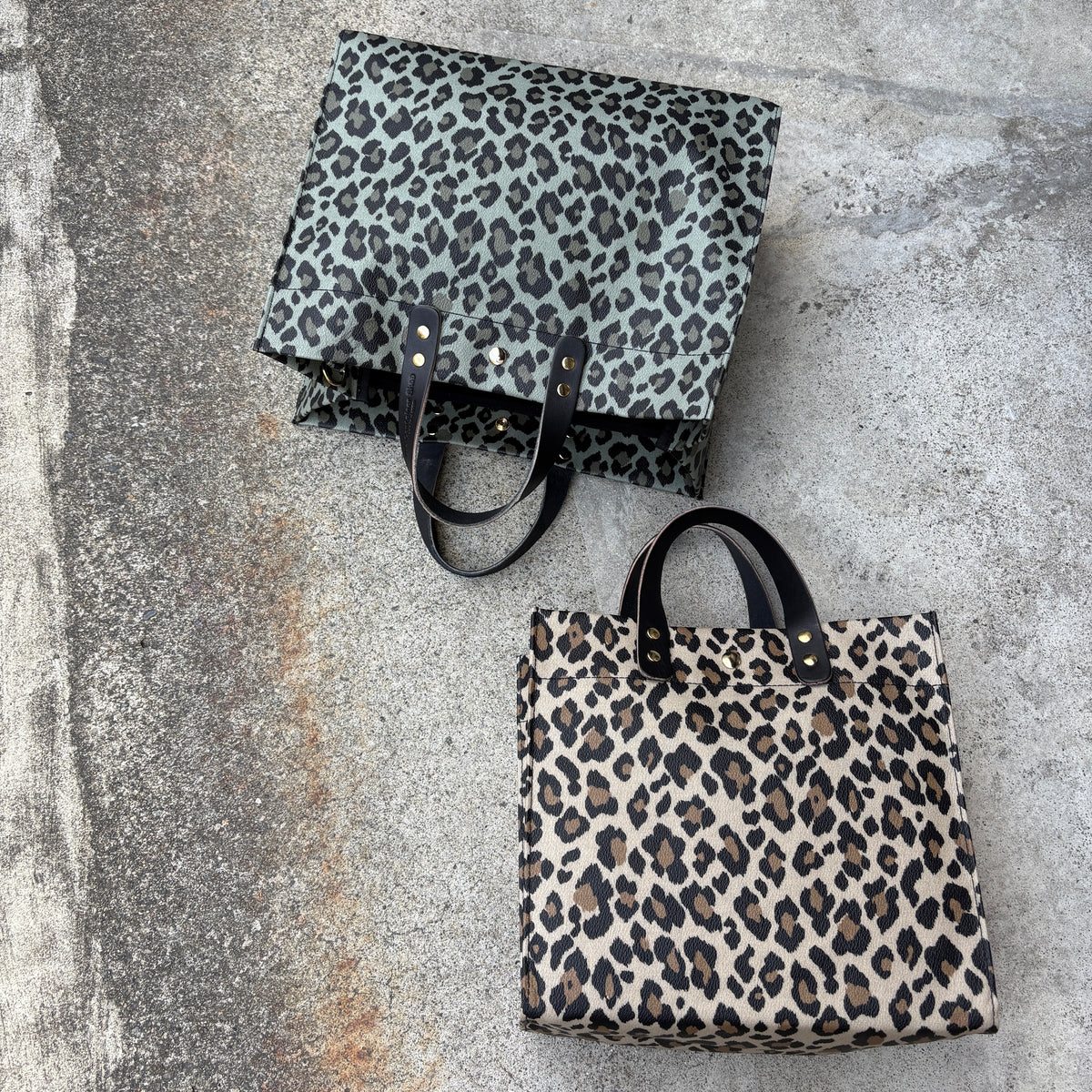 "Lightweight and wipe-clean" Coated PVC Leopard (Rectangle L)