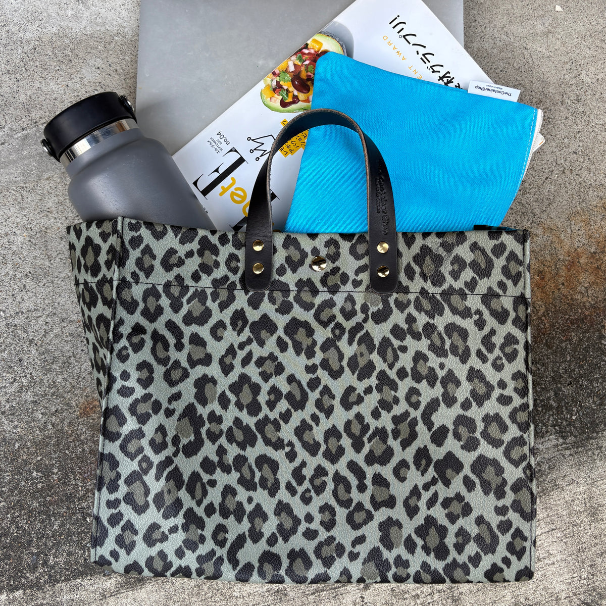 "Lightweight and wipe-clean" Coated PVC Leopard (Rectangle L)