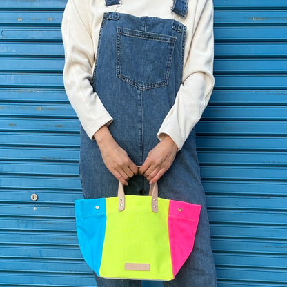 Comes with a multi-colored bag and a free pouch