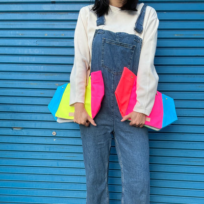 Comes with a multi-colored bag and a free pouch