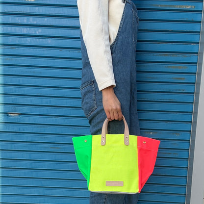 Comes with a multi-colored bag and a free pouch