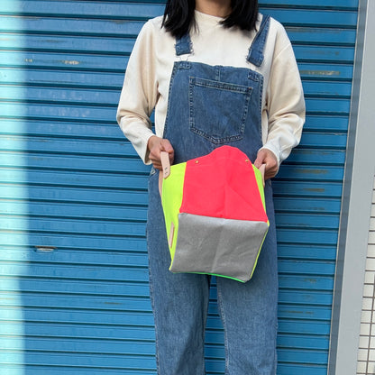 Comes with a multi-colored bag and a free pouch