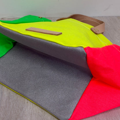 Comes with a multi-colored bag and a free pouch