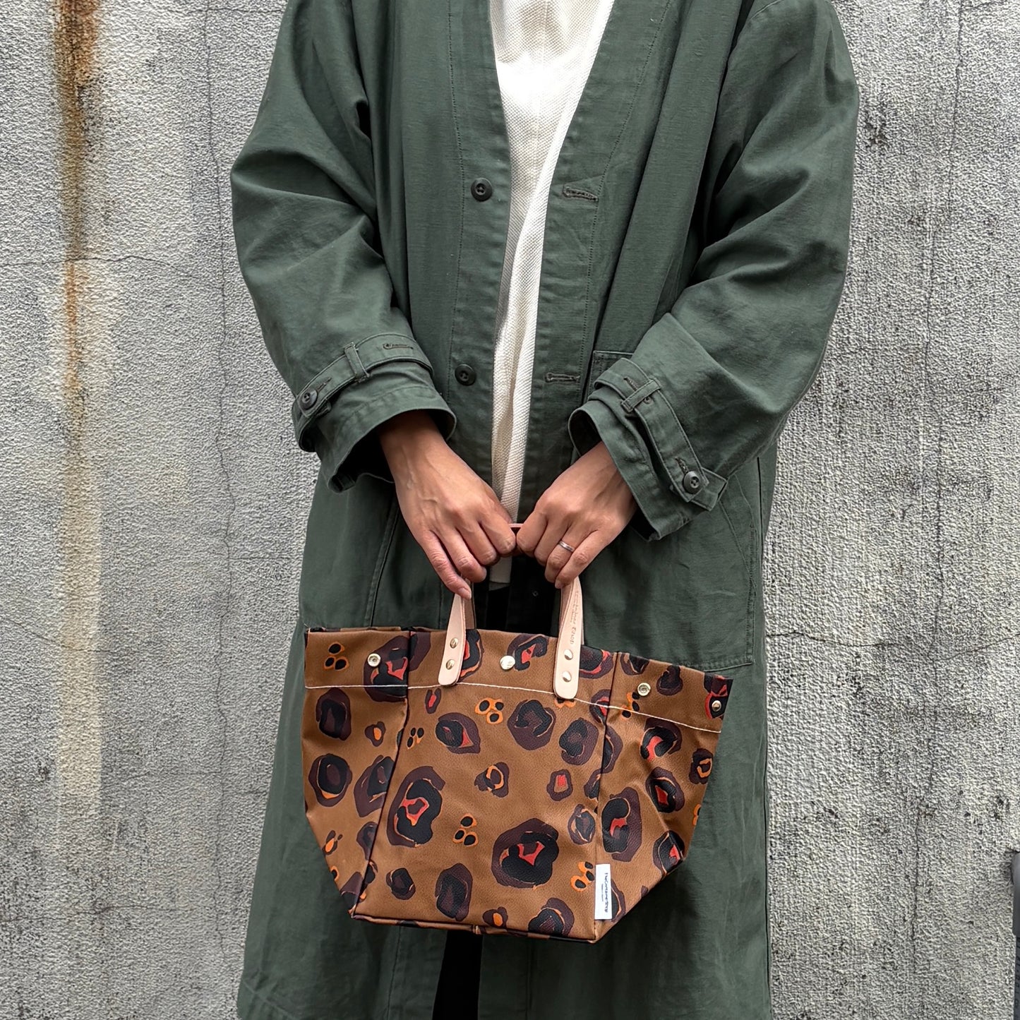 ラスト１）軽くて拭ける」Coated PVC（SQ）HOTSPOTS（MOCA）