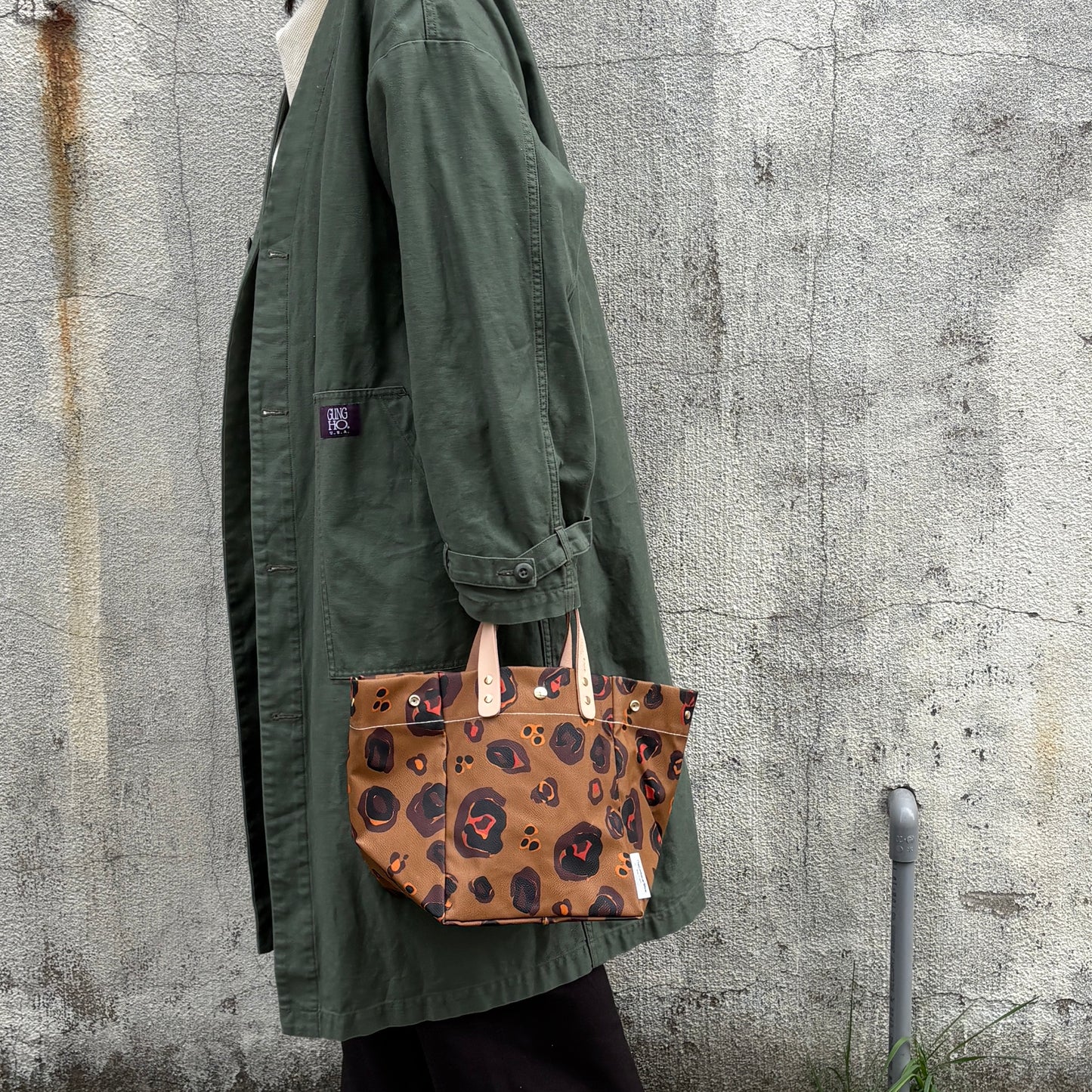 ラスト１）軽くて拭ける」Coated PVC（SQ）HOTSPOTS（MOCA）