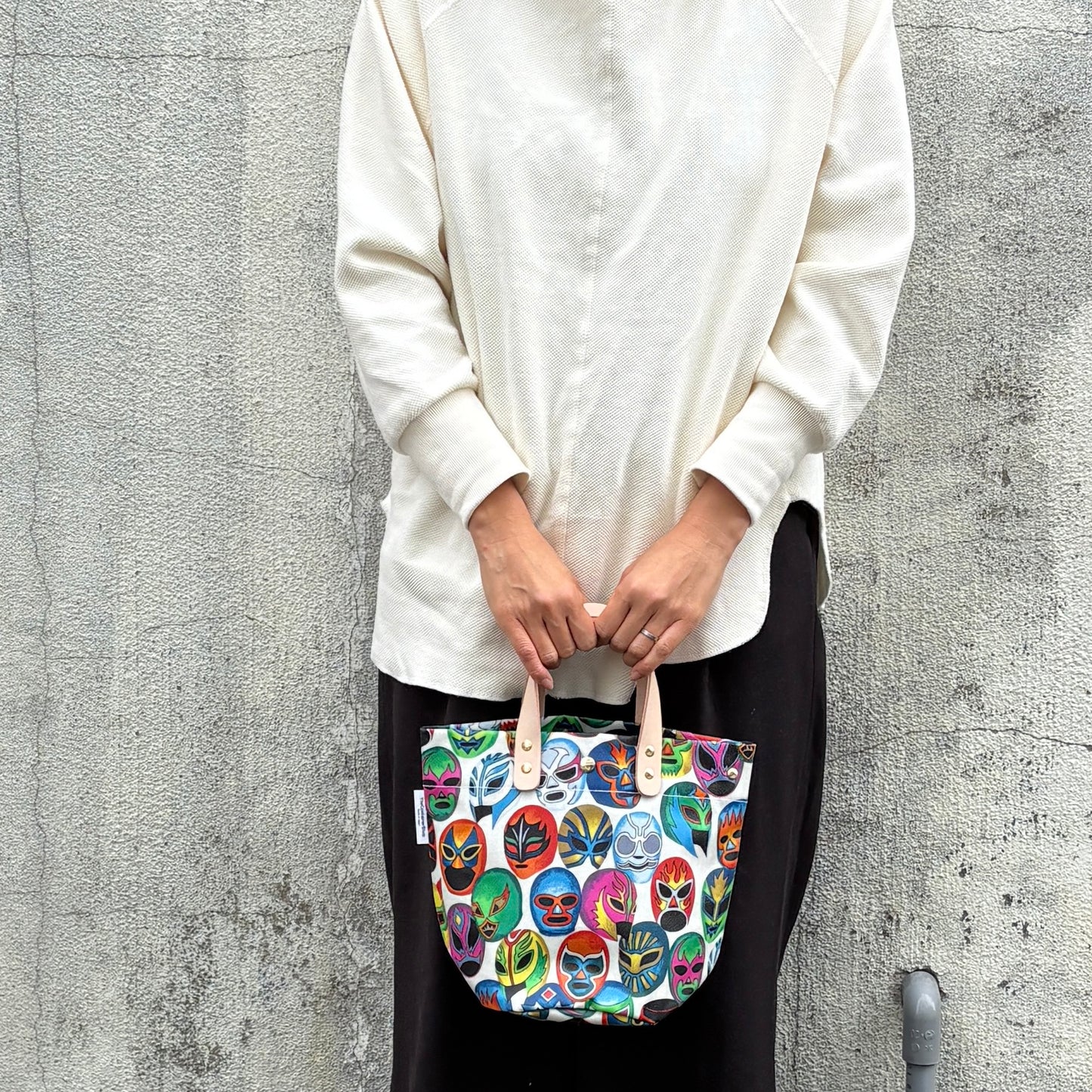 完売）「軽くて拭ける」Coated PVC（丸底バッグ）Mascard Perea